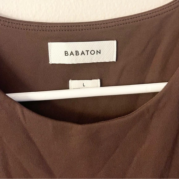 Aritzia Babaton Contour Crew Short Sleeve
Bodysuit in Brown - Picture 5 of 9